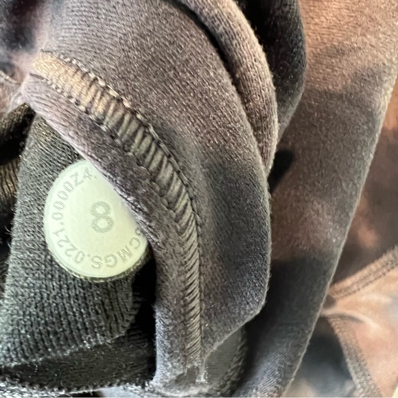 Size 8 lululemon leggings - Picture 2 of 3